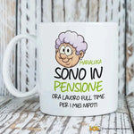 Tazza Sono in Pensione Ora Lavoro Full Time Per i Miei Nipoti Personalizzata con Nome-Tazze Personalizzate-Lol T-shirt
