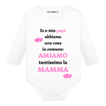Body per Neonato Io e mio papà abbiamo una cosa in comune: amiamo tantissimo la mamma-Body per bimbi-Lol T-shirt