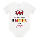 Body per Neonato Shh sto guardando il Messina con papà-Body per bimbi-Lol T-shirt