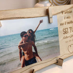 Cornice da tavolo in legno personalizzata con Foto e Dedica - Idea Regalo San Valentino-Espositori per fotografie-Lol T-shirt