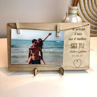 Cornice da tavolo in legno personalizzata con Foto e Dedica - Idea Regalo San Valentino-Espositori per fotografie-Lol T-shirt