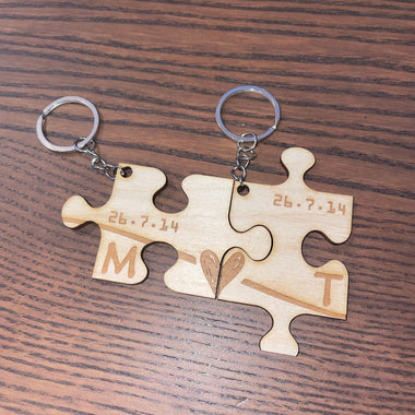 Portachiavi in legno a forma di puzzle