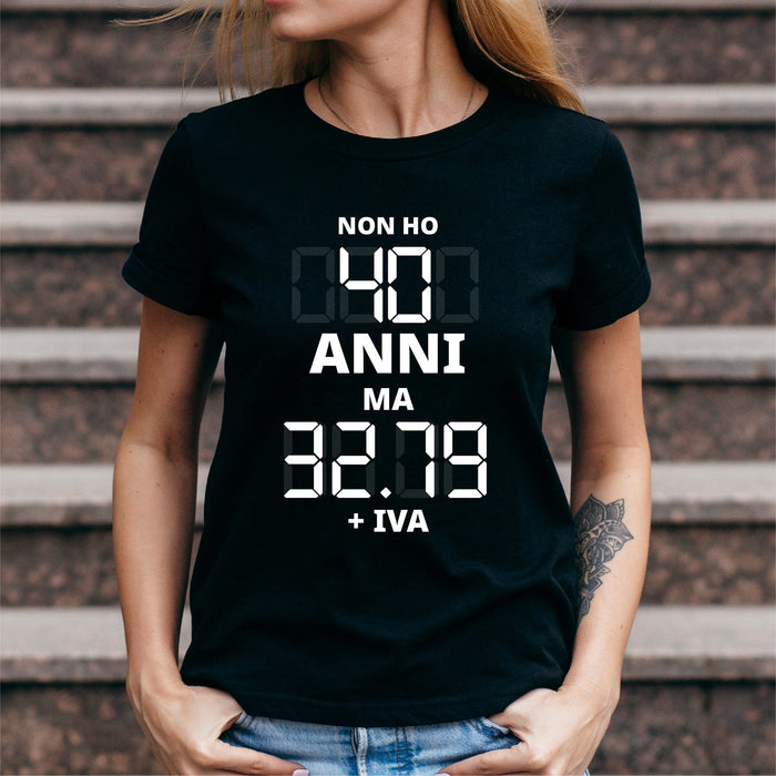 Non ho 40 anni ma 32.79 + IVA T-shirt