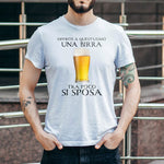 Offrite a quest'uomo una birra, tra poco si sposa. T-shirt