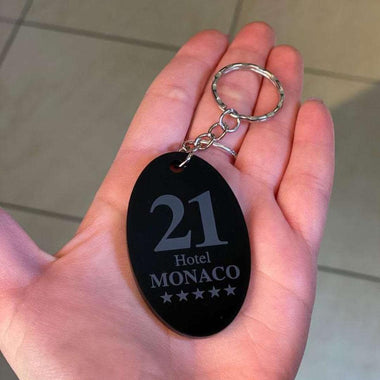 Portachiavi per Hotel o b&b in plexiglass nero con numero stanza-portachiavi hotel-Lol T-shirt